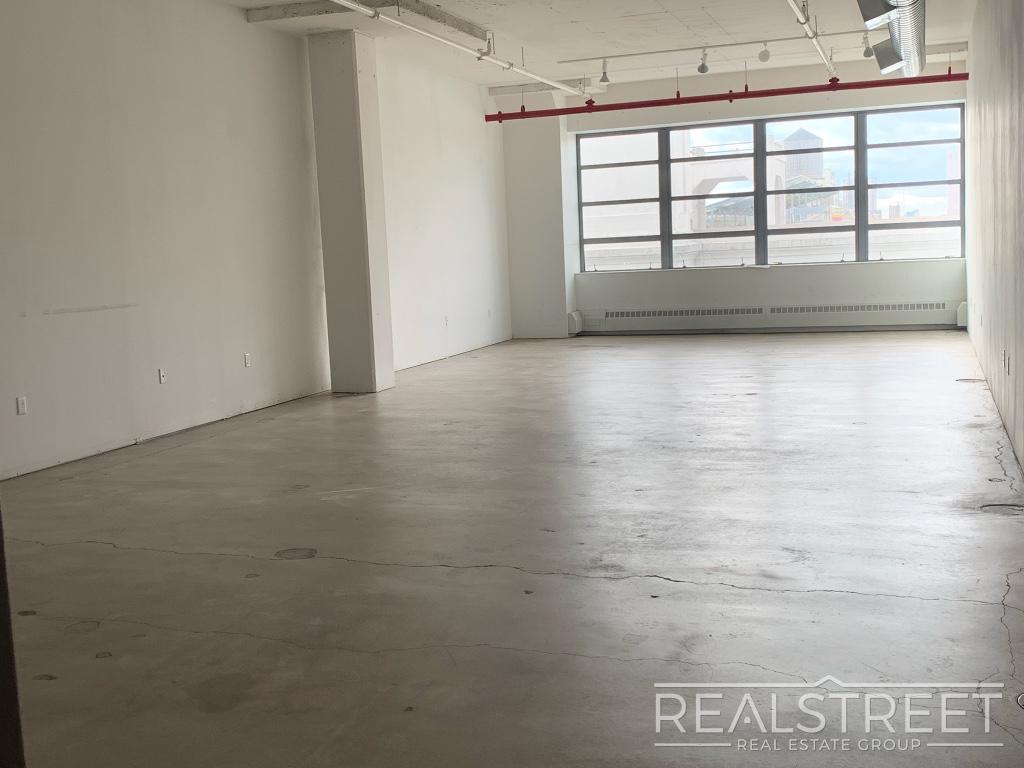 BKNY: Unit available for immediate move in