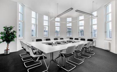 Find office space in Church Steet Square for 5 persons with everything taken care of