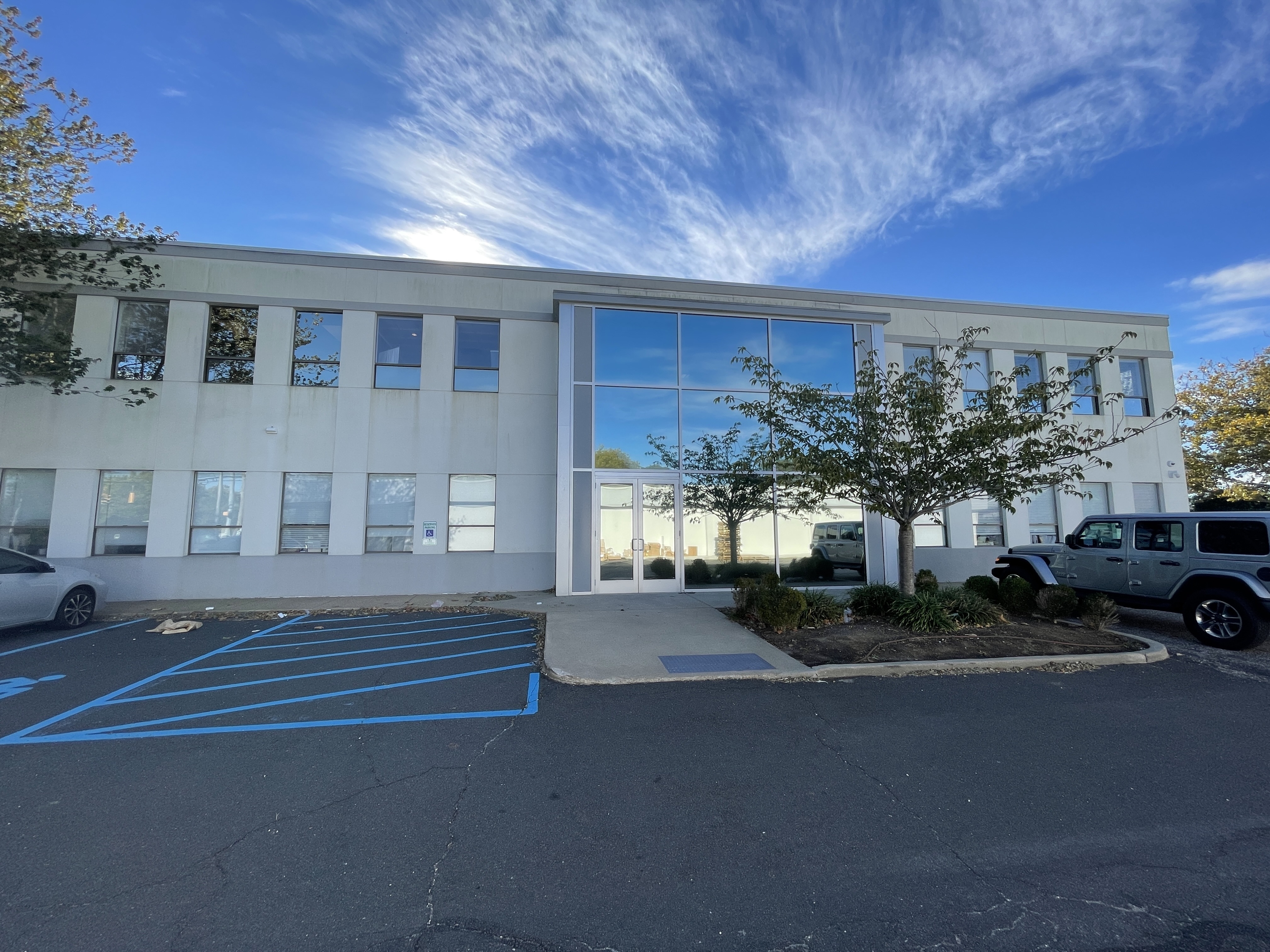 Multiple Rooms in Lively Office Space Available to RENT 