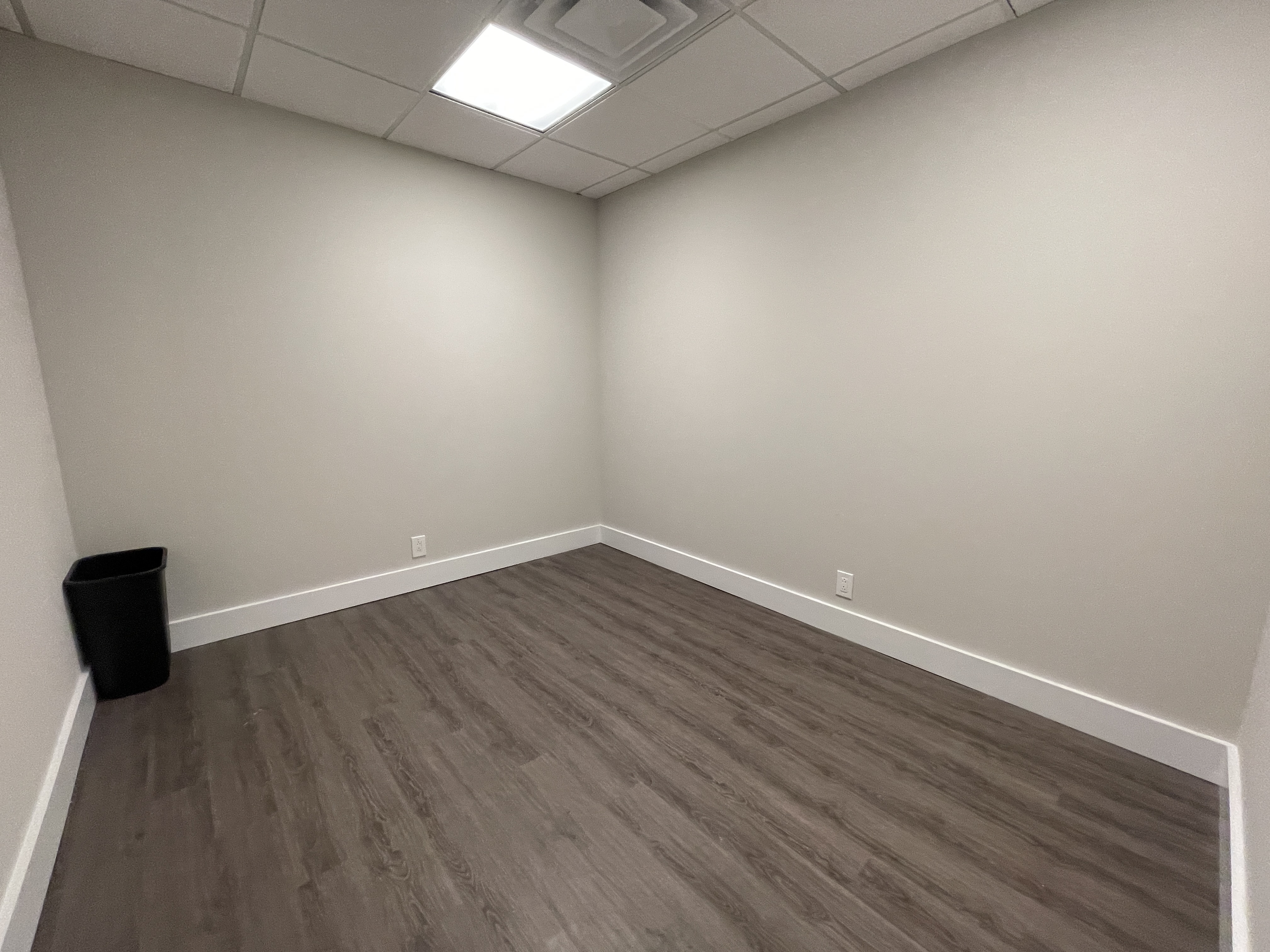 Multiple Rooms in Lively Office Space Available to RENT 