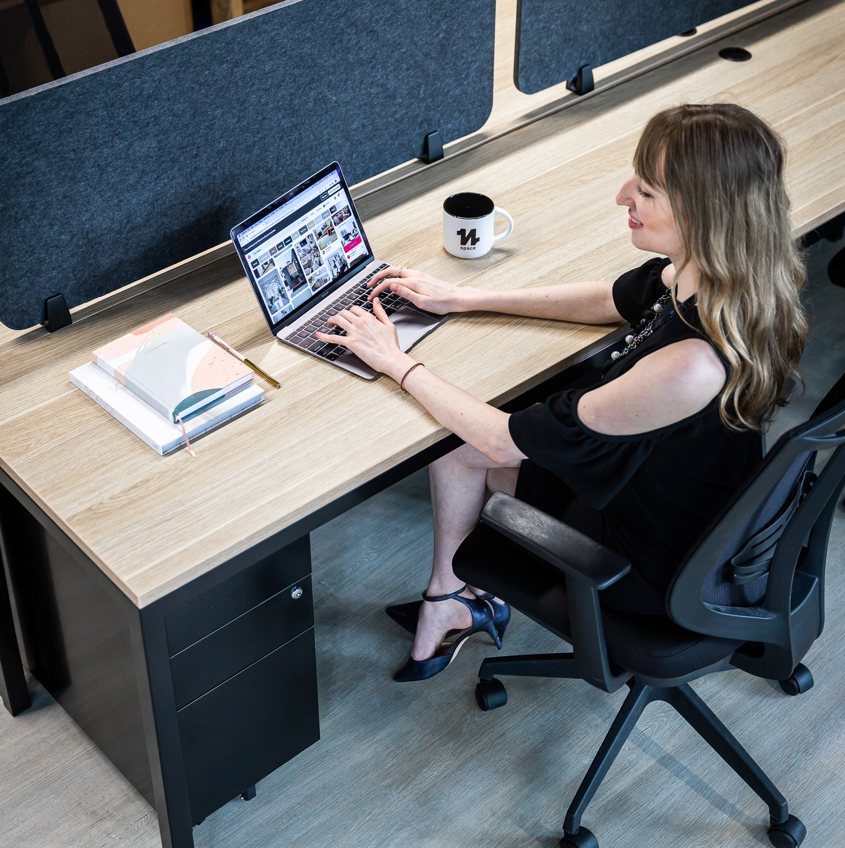 Hot Desk  |  11th Space