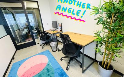 Open Desk in our Creative Workspace Open Desk in our Creative Workspace