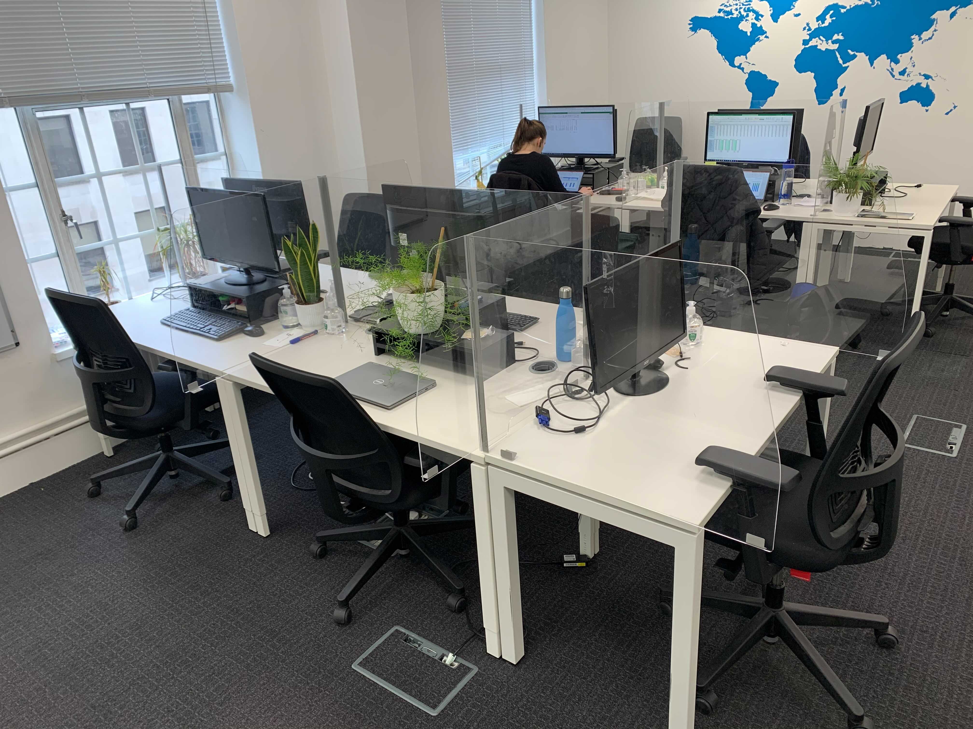 Desks Available in Lovely Belgravia, London (near Victoria Station)