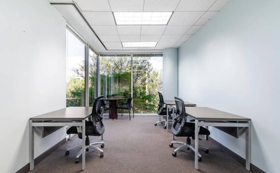 All-inclusive access to professional office space for 5 persons in 1690 Sumneytown Pike