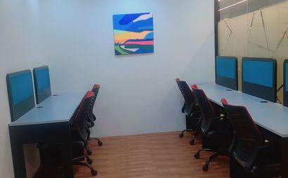 14 Workstations + Manager Cabin 14 Workstations + Manager Cabin