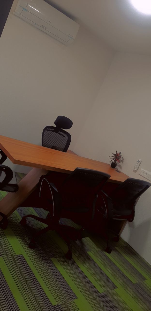 14 Workstations + Manager Cabin