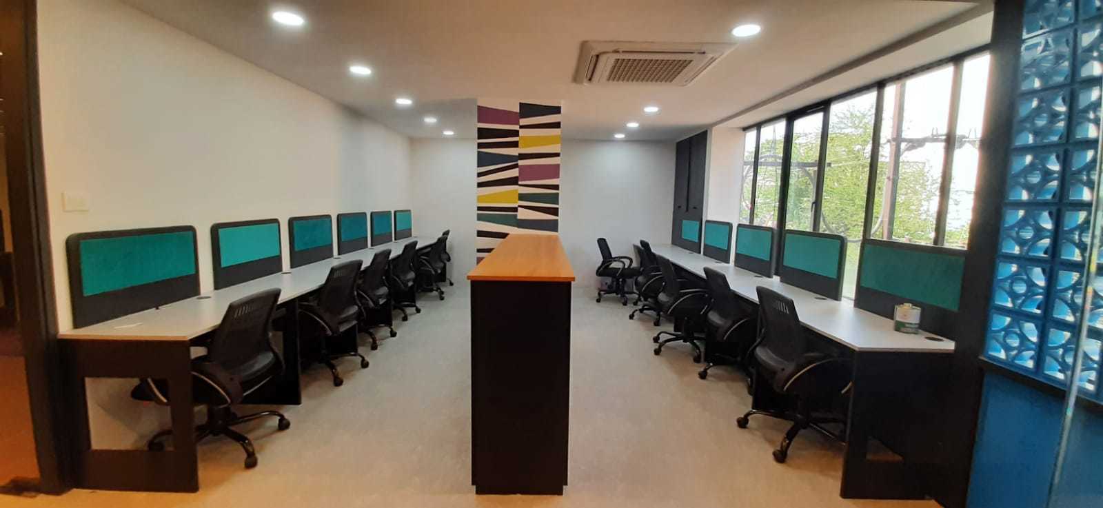 Open / Flexible Desks