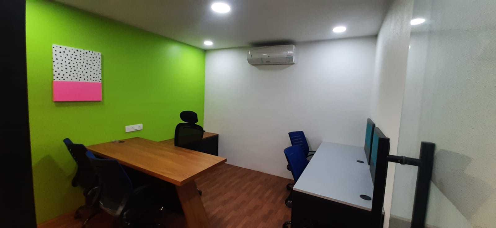 2 Workstations + Manager cabin