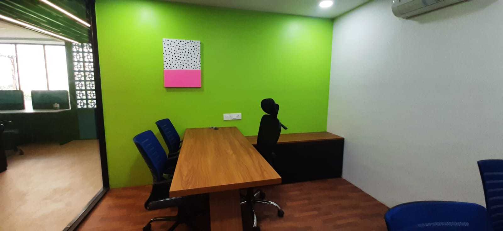 2 Workstations + Manager cabin