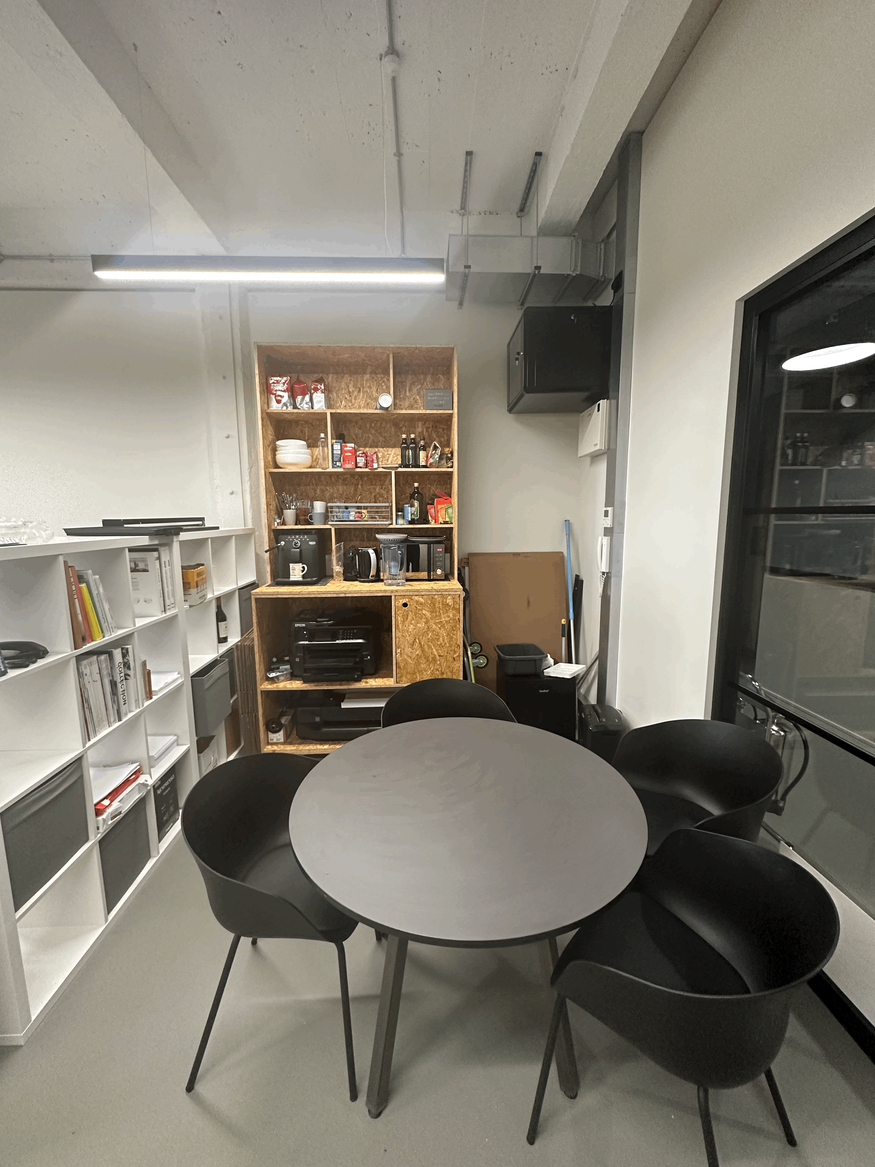 3 x Desks available in vibrant office space in London Fields 3 x Desks available in vibrant office space in London Fields