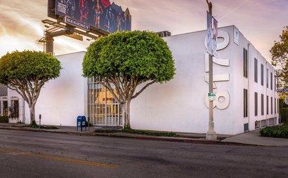 Great for INTERIOR DESIGNERS & ARCHITECTS. DESK + MEETING TABLE Great for INTERIOR DESIGNERS & ARCHITECTS. DESK + MEETING TABLE