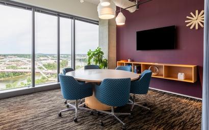 Tailor-made dream offices for 3 persons in Spaces Riverfront Park Tailor-made dream offices for 3 persons in Spaces Riverfront Park