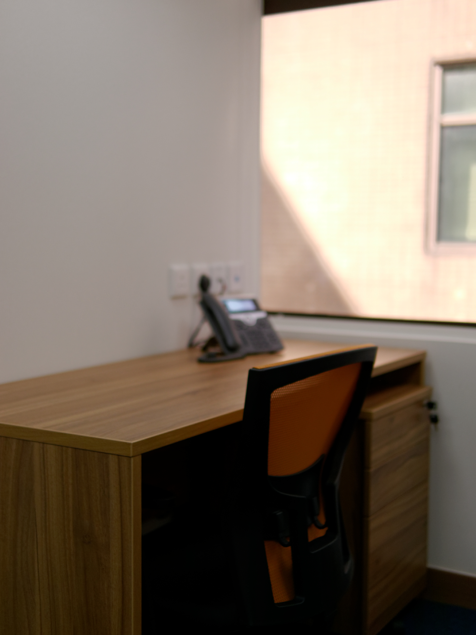 Private rooms with 3 workstations Private rooms with 3 workstations