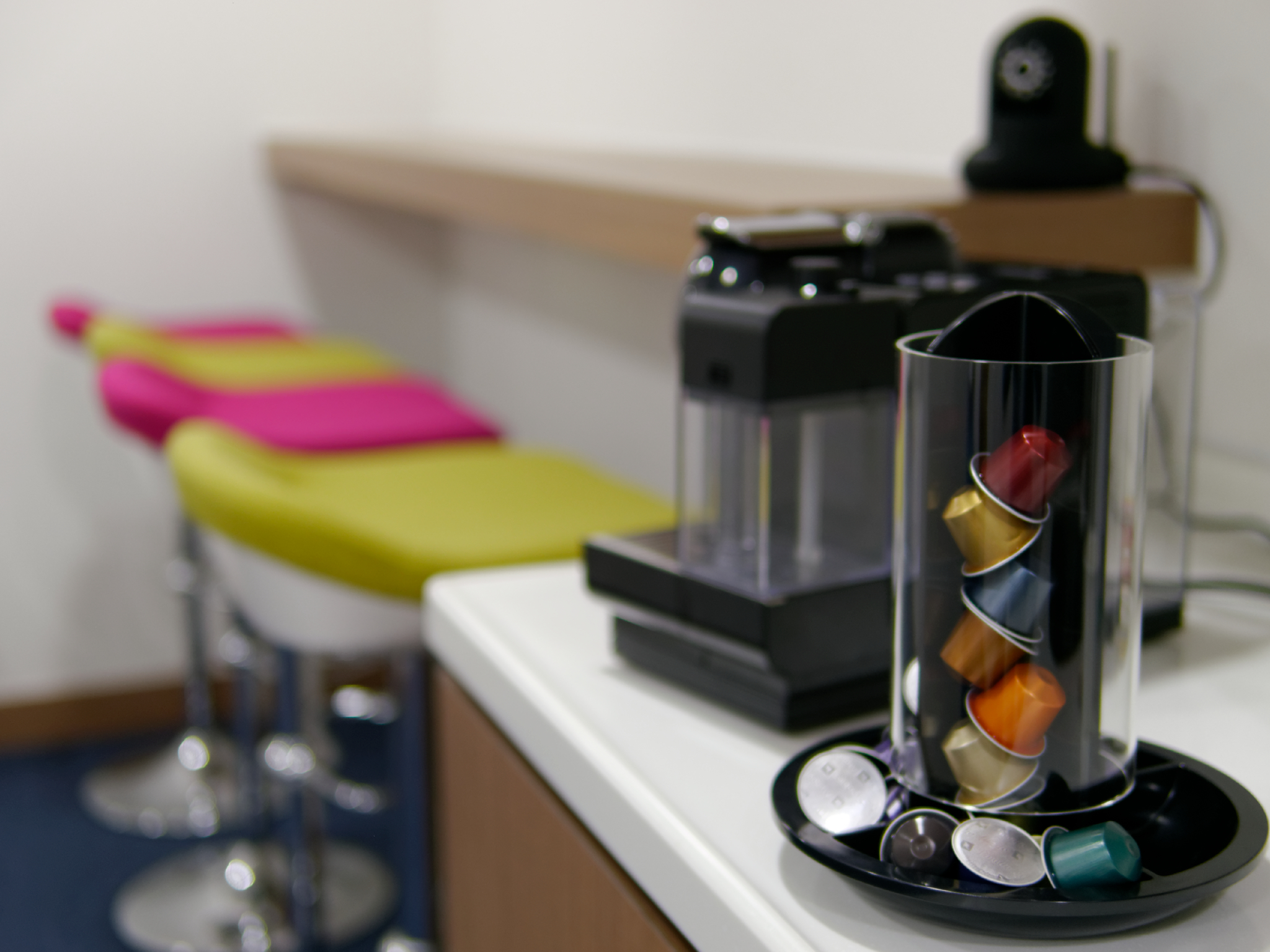 Private rooms with 3 workstations Private rooms with 3 workstations