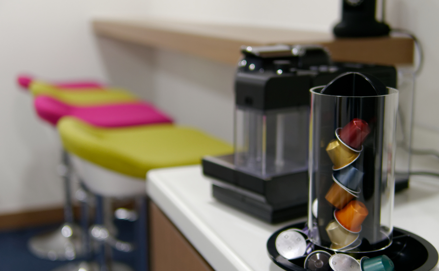 Private rooms with 3 workstations Private rooms with 3 workstations