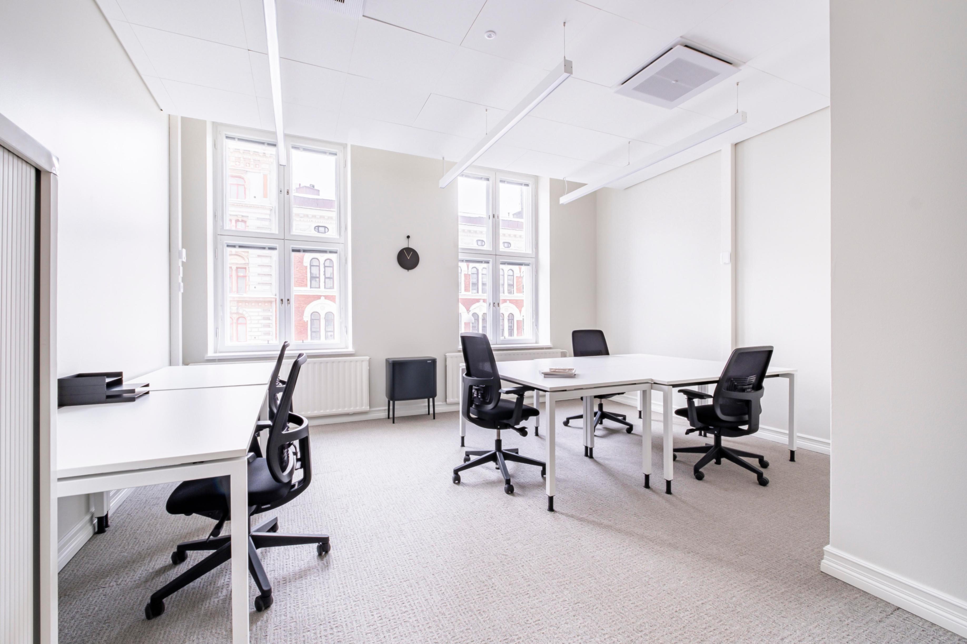 Open plan office space for + 15 people Open plan office space for + 15 people