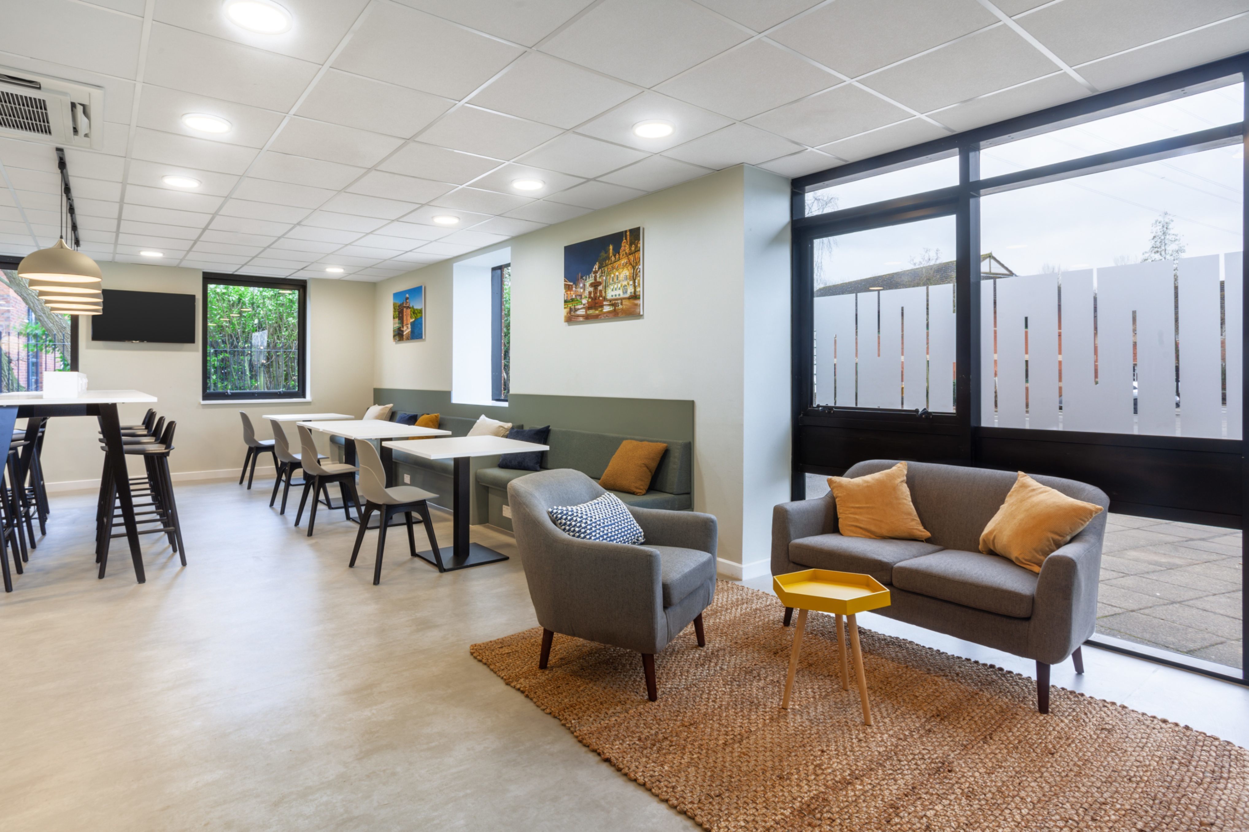 Open plan office space for + 15 people Open plan office space for + 15 people