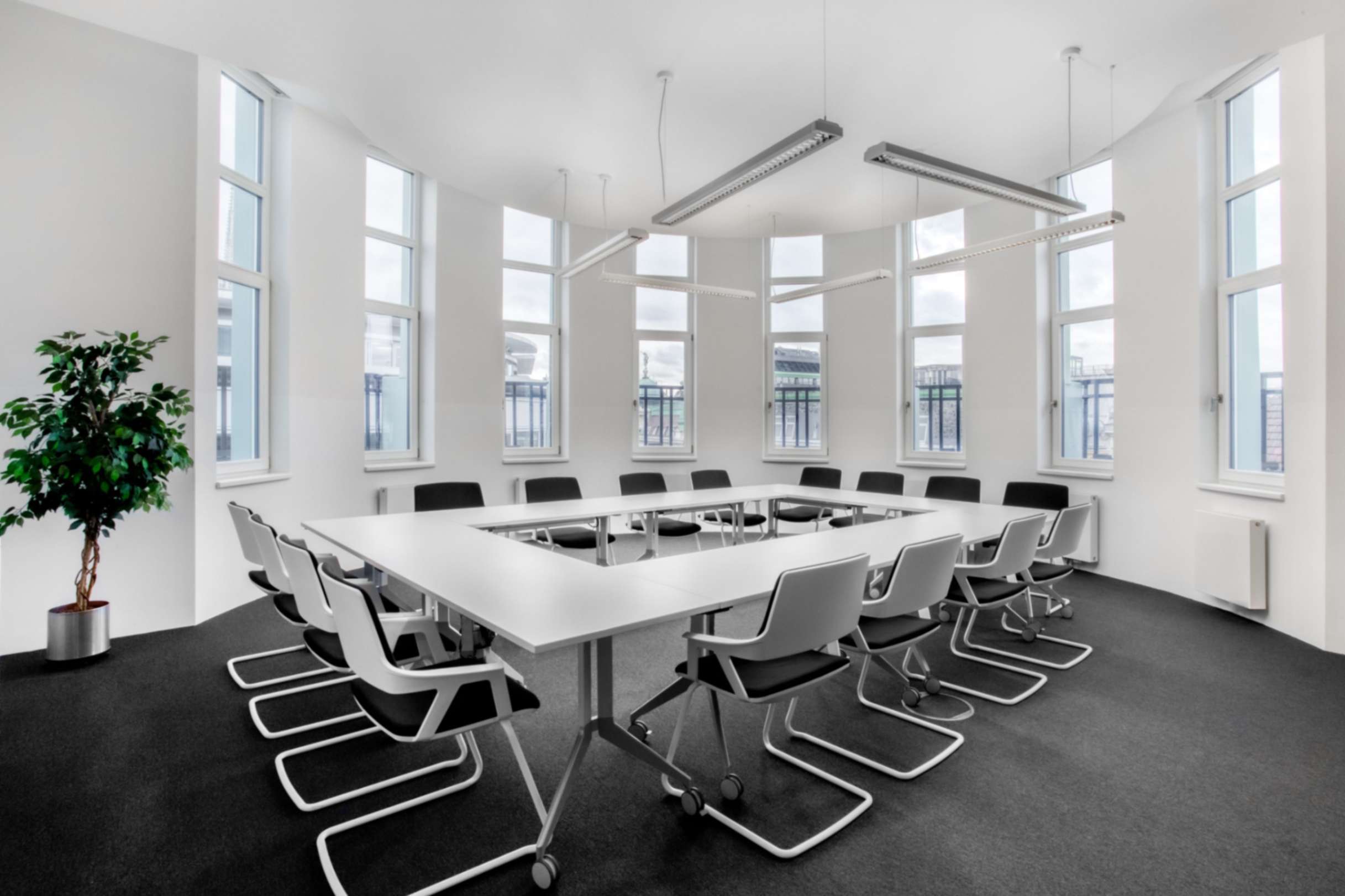 Open plan office space for + 15 people Open plan office space for + 15 people
