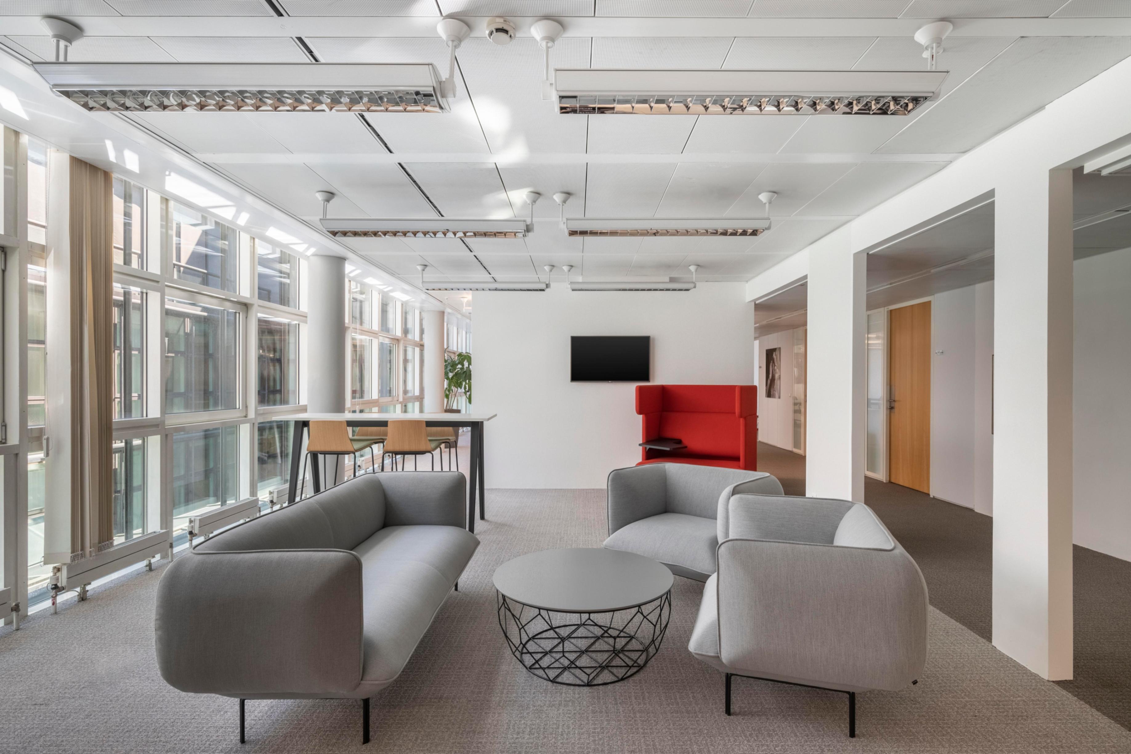 Open plan office space for + 10 people Open plan office space for + 10 people