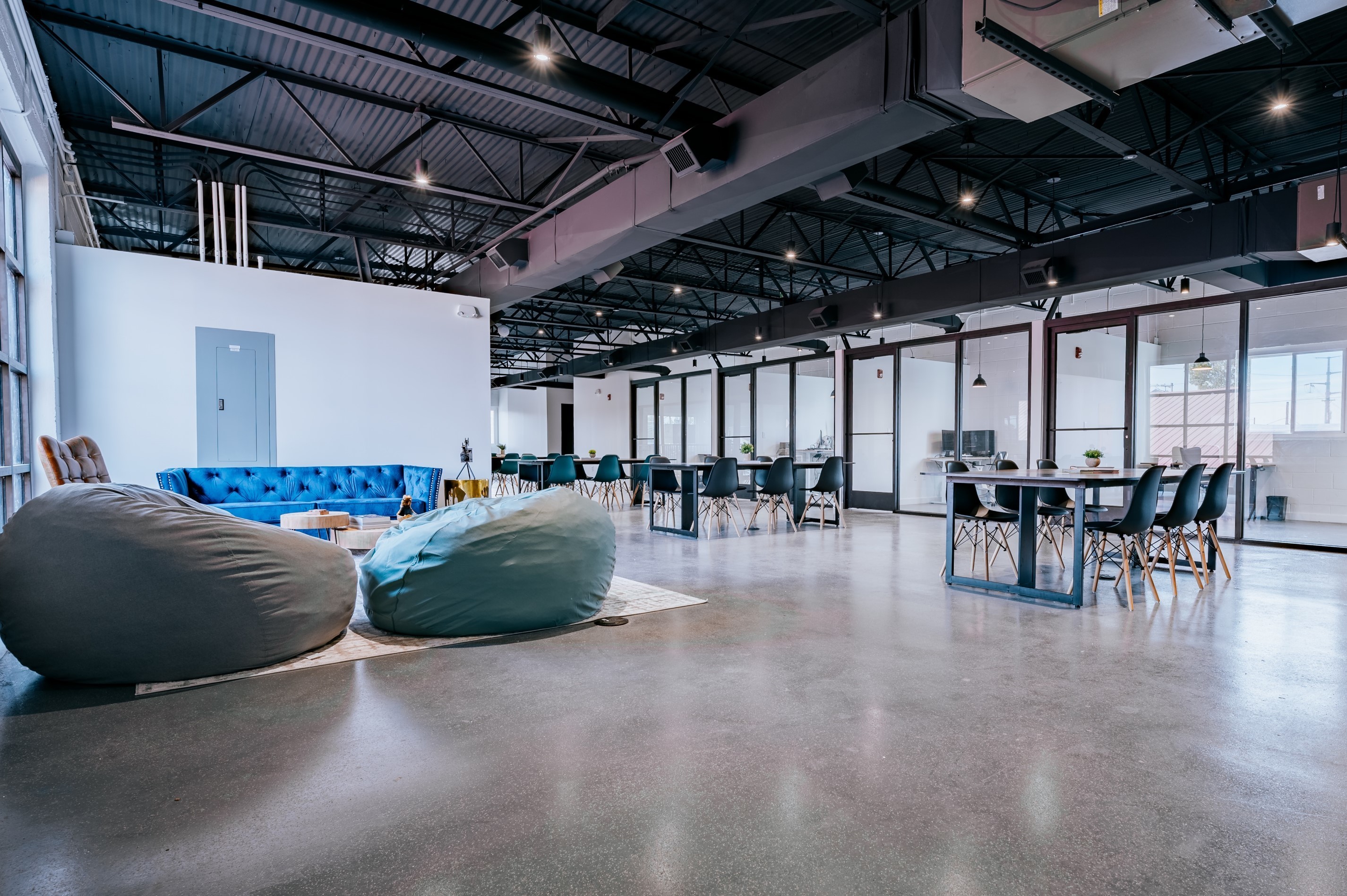 Blu Bear Studios - Daily Desk Rental