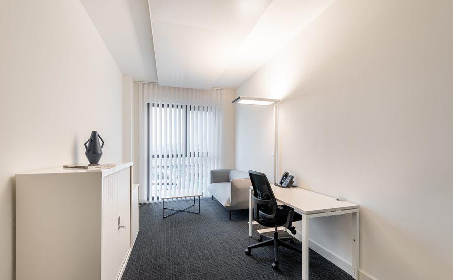 Fully serviced private office space for you and your team in 2611 South Clark Street