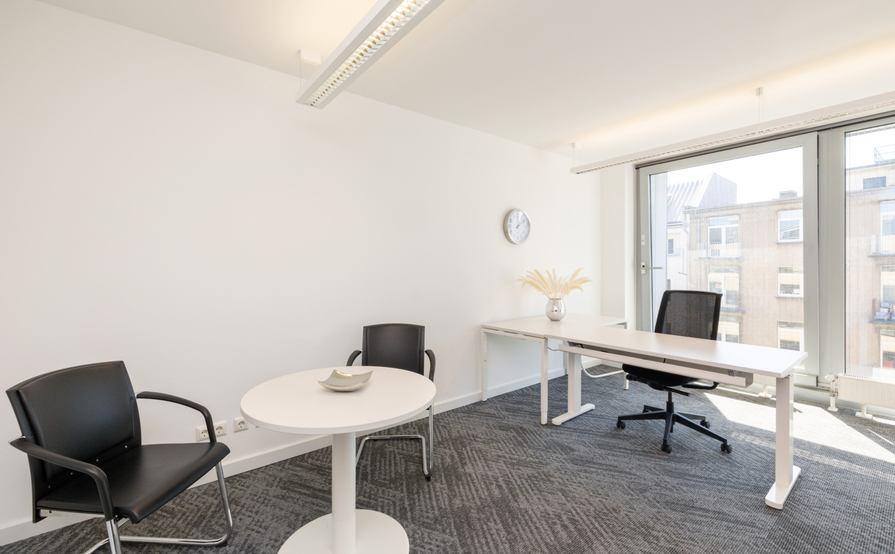 Fully serviced private office space for you and your team in 2611 South Clark Street