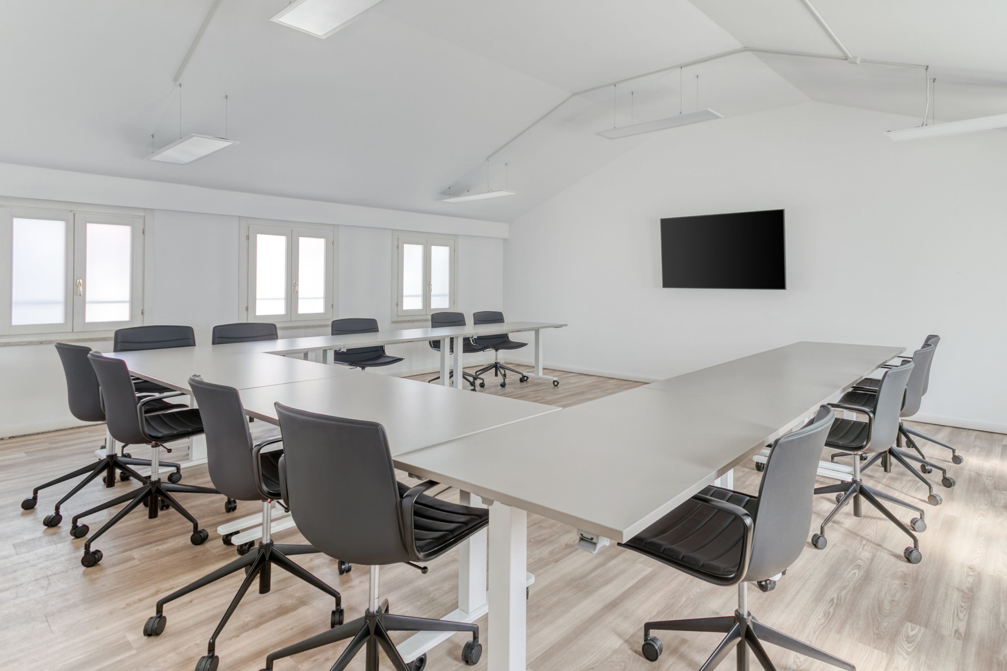 All-inclusive access to professional office space for 10 persons in 2611 South Clark Street All-inclusive access to professional office space for 10 persons in 2611 South Clark Street