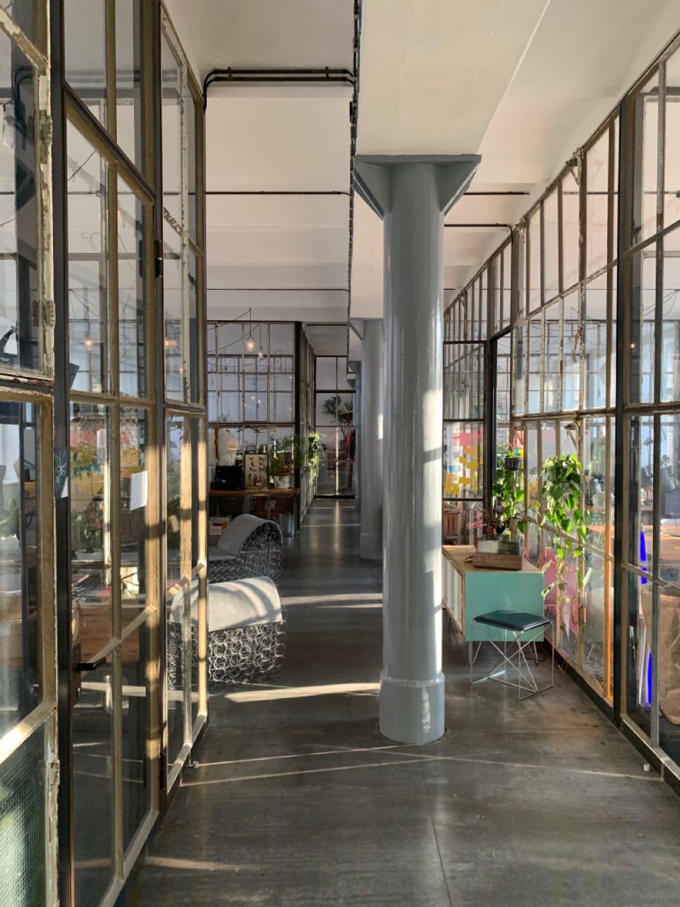 CoWorking Desks at KREATUR SPACE