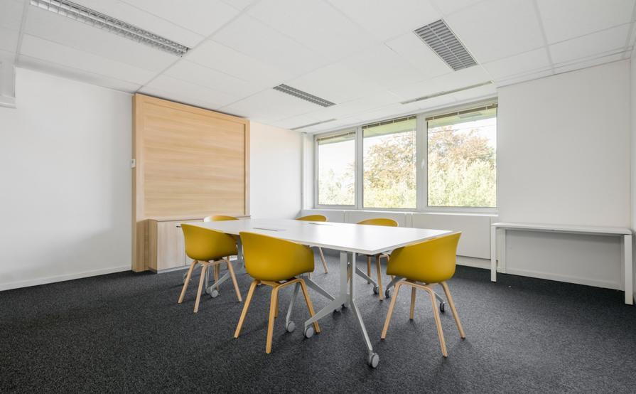 All-inclusive access to professional office space for 5 persons in KMG Building All-inclusive access to professional office space for 5 persons in KMG Building