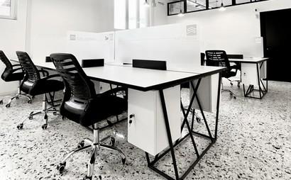 scrivanie in open space-StartCoworking- scrivanie in open space-StartCoworking-