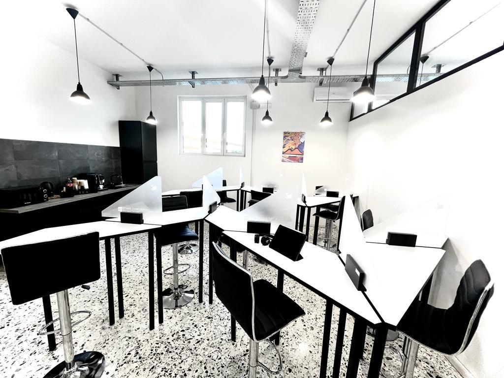 scrivanie in open space-StartCoworking-