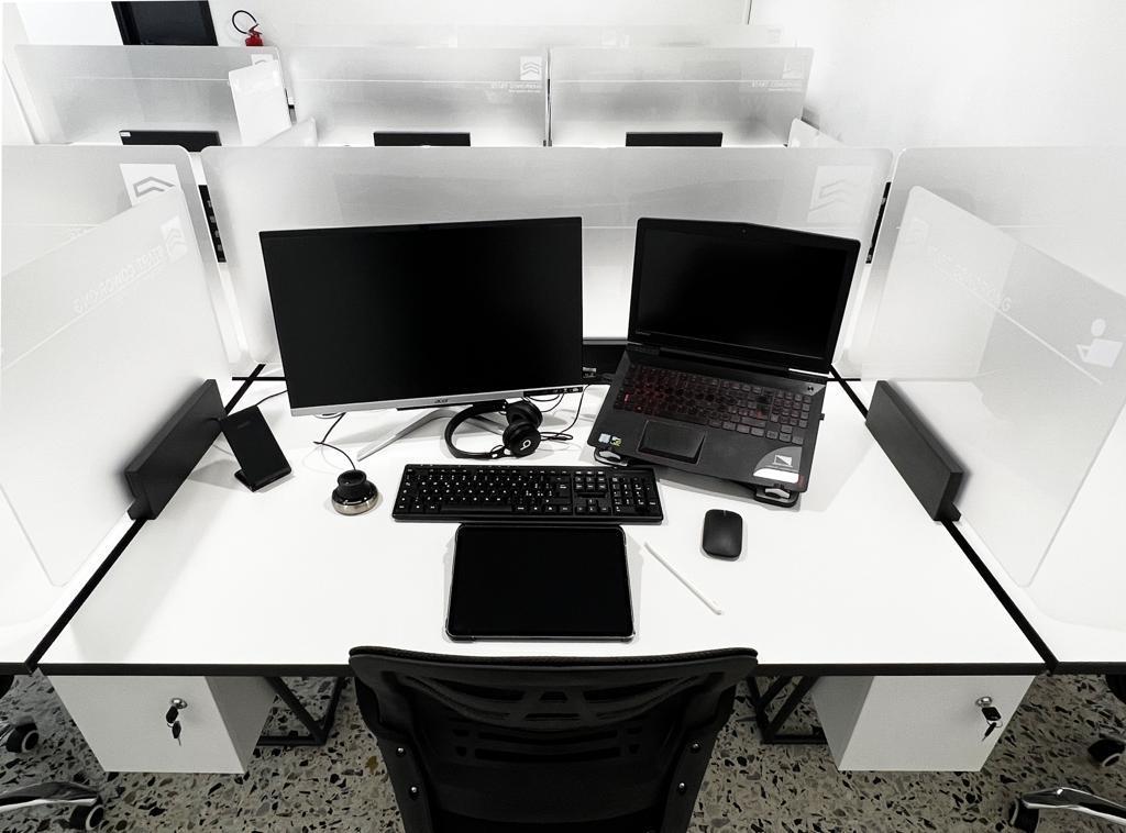 scrivanie in open space-StartCoworking-