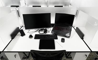 scrivanie in open space-StartCoworking- scrivanie in open space-StartCoworking-