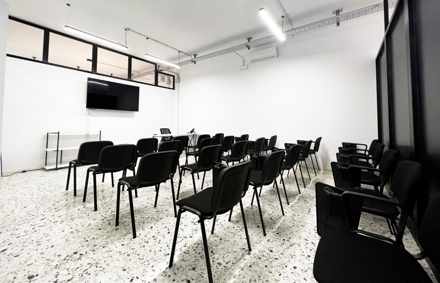 sala formazione da 25 postazioni -StartCoworking-