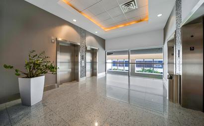 Collaboration Room (4-6 People) Collaboration Room (4-6 People)