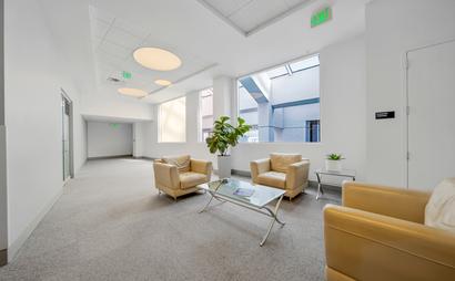 Collaboration Room (4-6 People) Collaboration Room (4-6 People)