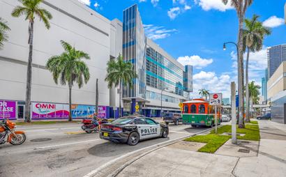 Collaboration Room (4-6 People) Collaboration Room (4-6 People)