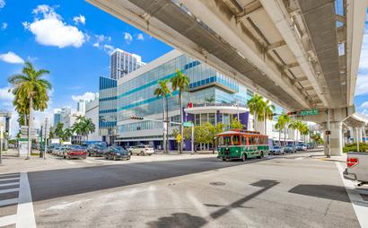 Collaboration Room (4-6 People) Collaboration Room (4-6 People)