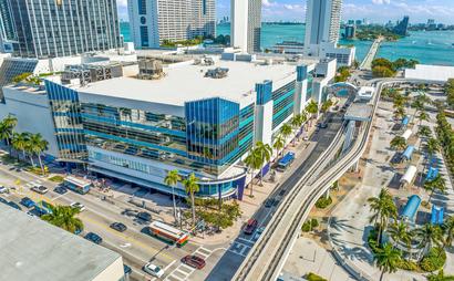 Executive Conference Room (12-14 People) Executive Conference Room (12-14 People)