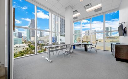 Executive Conference Room (12-14 People) Executive Conference Room (12-14 People)