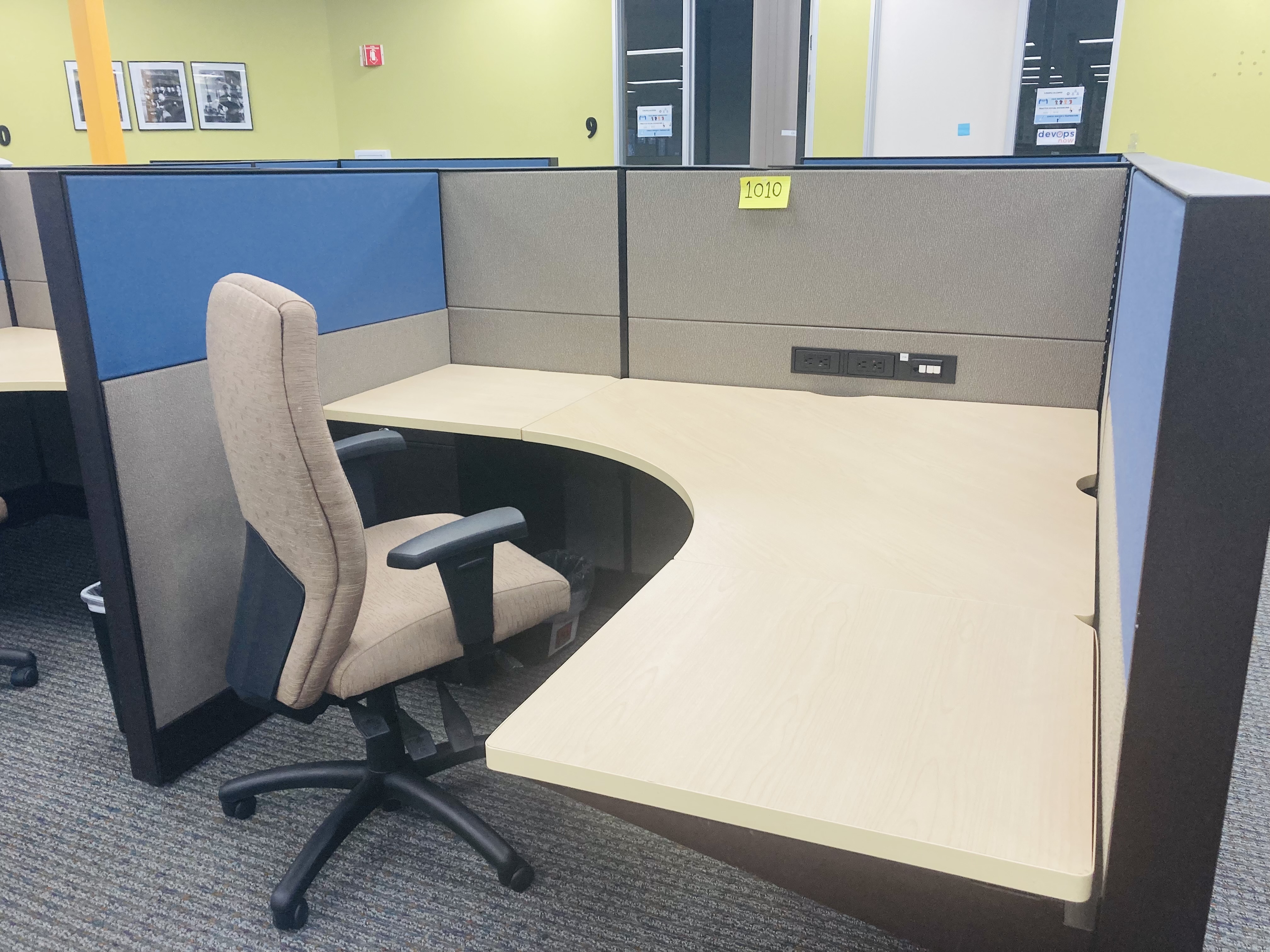 Large Cubicle