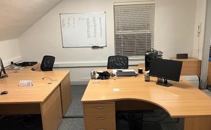 1-4 desks monthly rent in professional recently Refurbed Office including Kitchen Cheadle Hulme, Stockport - Month to month or longer 1-4 desks monthly rent in professional recently Refurbed Office including Kitchen Cheadle Hulme, Stockport - Month to month or longer