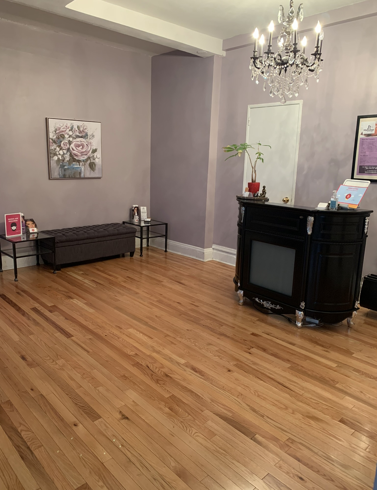 Spa room or salon chair available in upscale established spa 