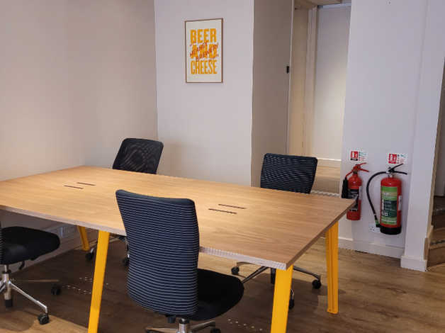 Desk Space for Rent in Trendy Fitzrovia Office! Available Immediately - Great Central London Location Desk Space for Rent in Trendy Fitzrovia Office! Available Immediately - Great Central London Location
