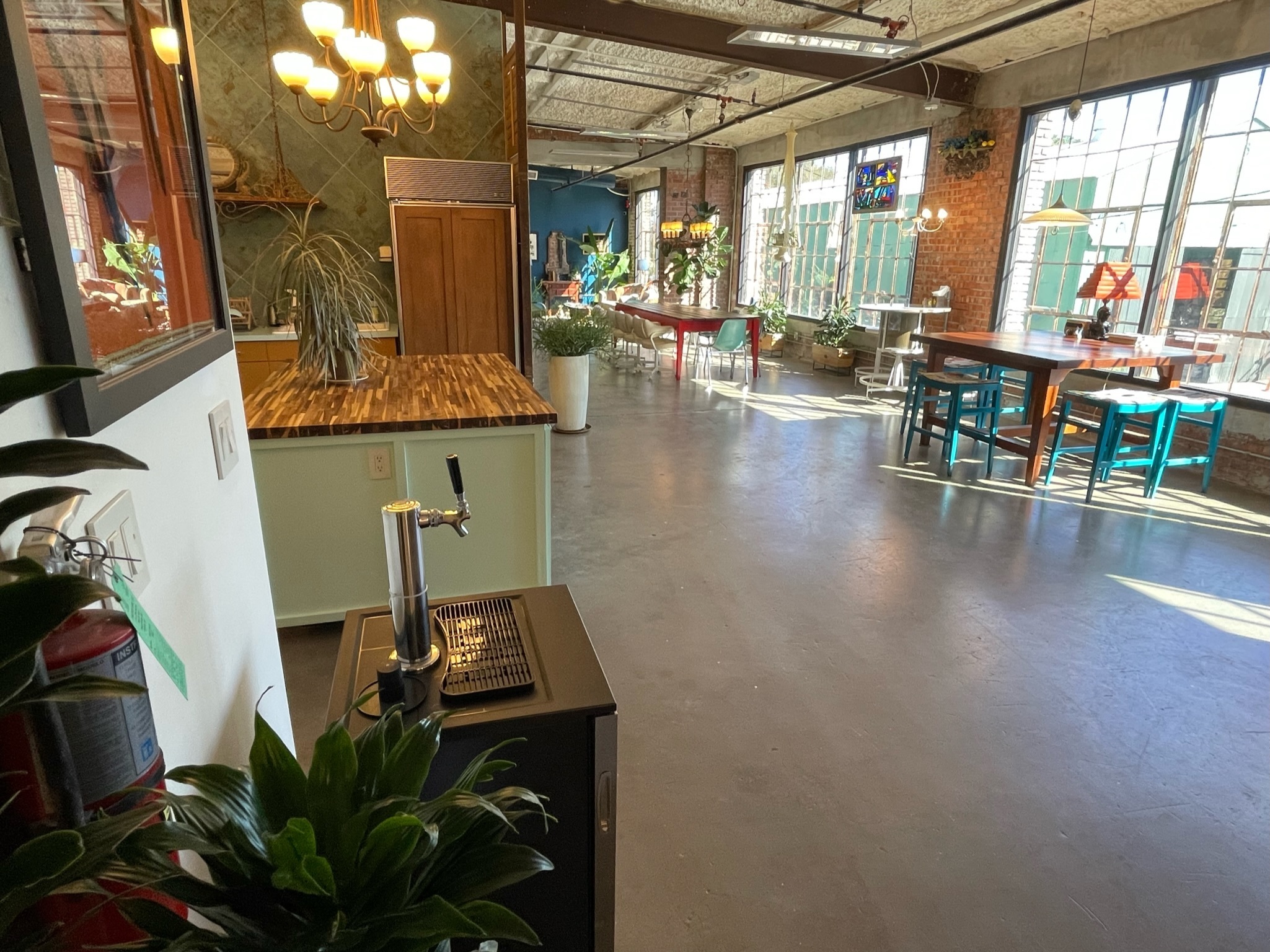 Hustle Membership : Open Seating