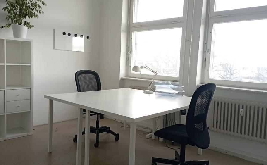 Two desks / one room available - short term