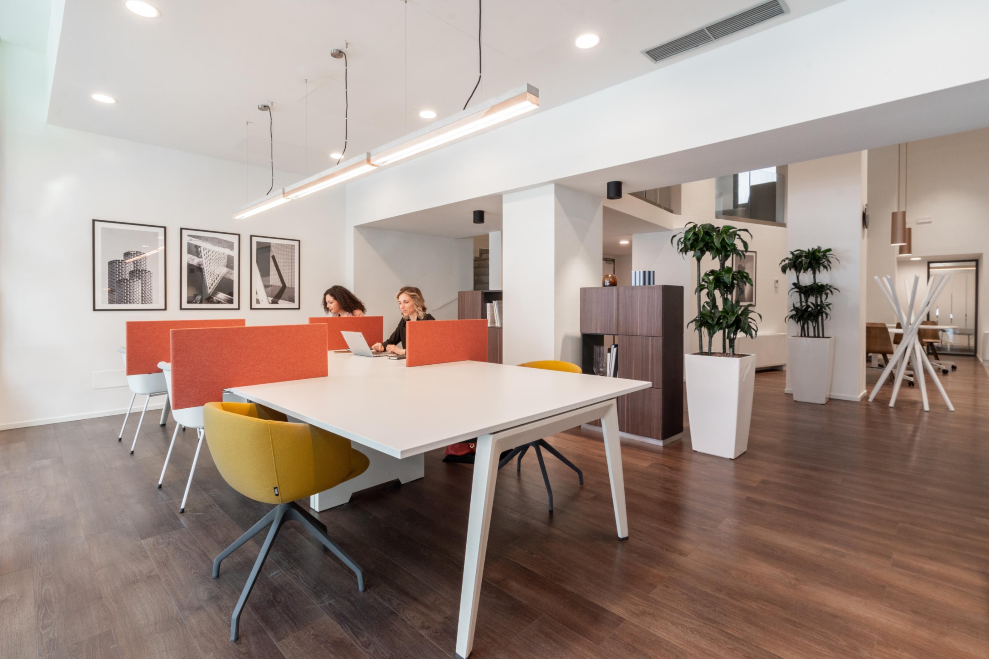 Find a dedicated desk in East Capitol Street Find a dedicated desk in East Capitol Street