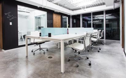 Dedicated desk - AMAZING VIEW! Dedicated desk - AMAZING VIEW!