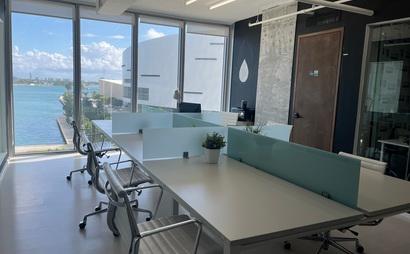 Dedicated desk - AMAZING VIEW! Dedicated desk - AMAZING VIEW!