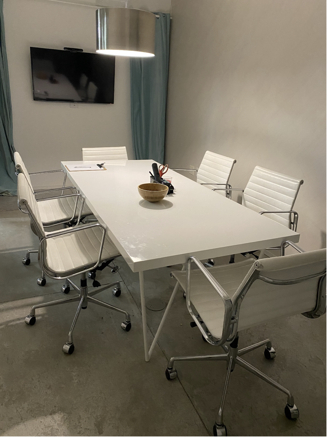 Meeting Room w/ 6 seats